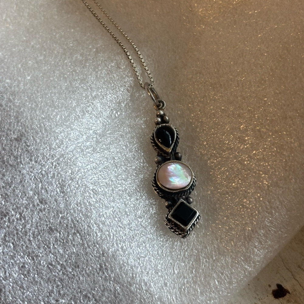 Vintage Sterling Silver 925 Onyx Mother of Pearl Necklace - Picture 12 of 15